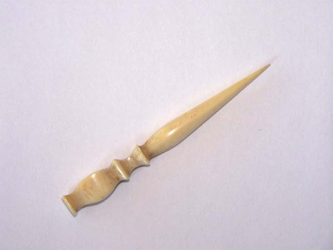 A fine 19th century Sailor Carved Whale Ivory Bodkin